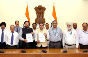 Aatmanirbhar Bharat: MoD inks over Rs 900 crore contract for Normal Refit of Sindhukirti Submarine at Hindustan Shipyard Limited, Visakhapatnam