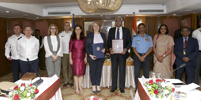 Defence Secretary Shri Giridhar Aramane and his Romanian counterpart Mrs Simona Cojocaru hold bilateral talks